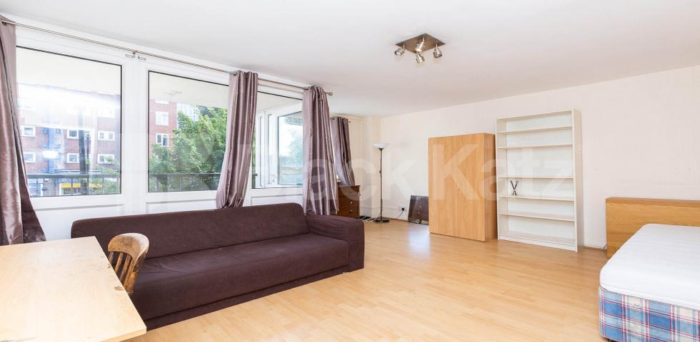 			IDEAL FOR UCL & ROYAL VET STUDENTS!, 3 Bedroom, 1 bath, 1 reception Flat			 Crowndale Road, MORNINGTON CRESCENT 